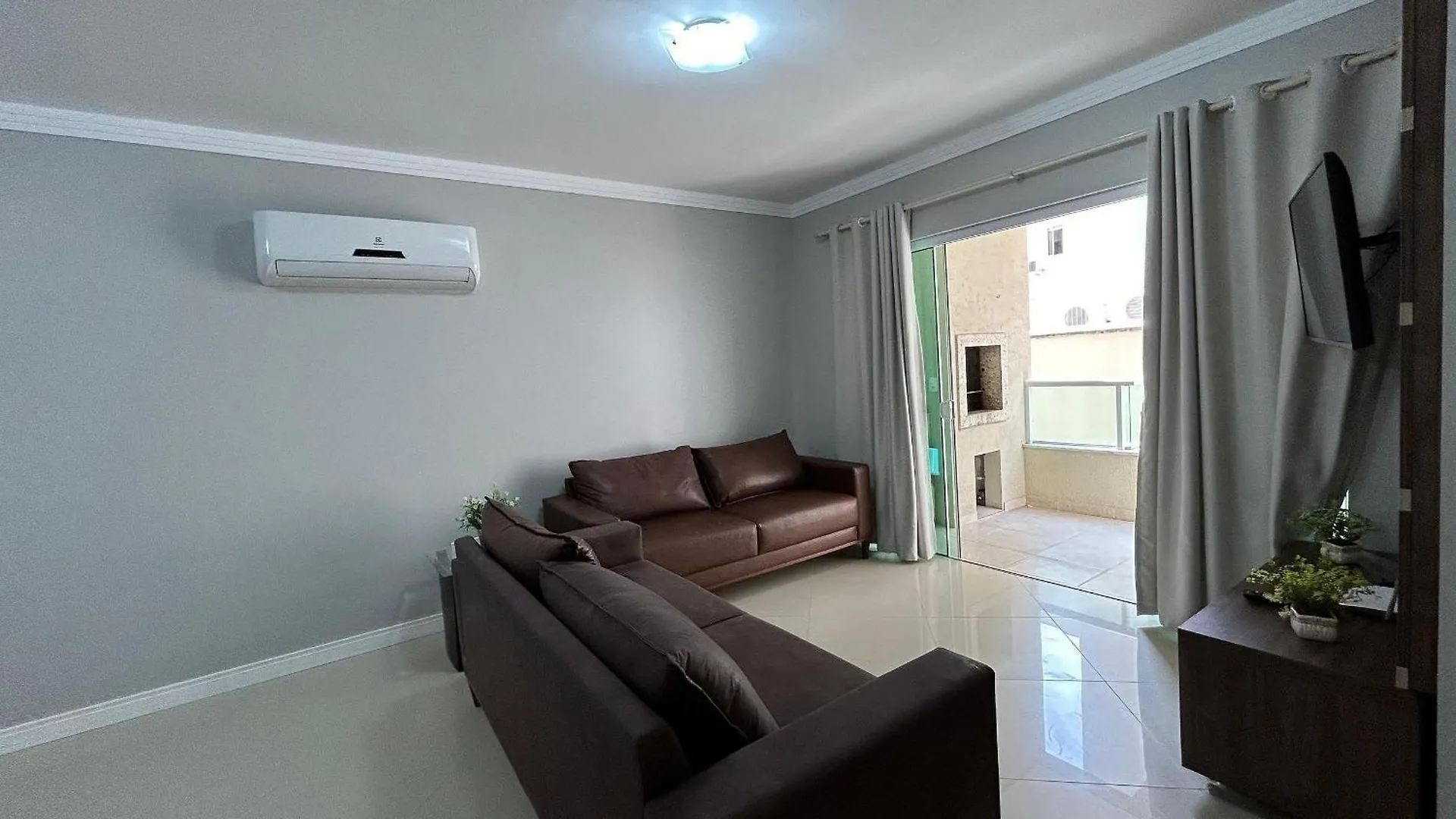 260 - Excelente Custo Beneficio A 100M Da Praia Bombinhas 0*,  Brazil